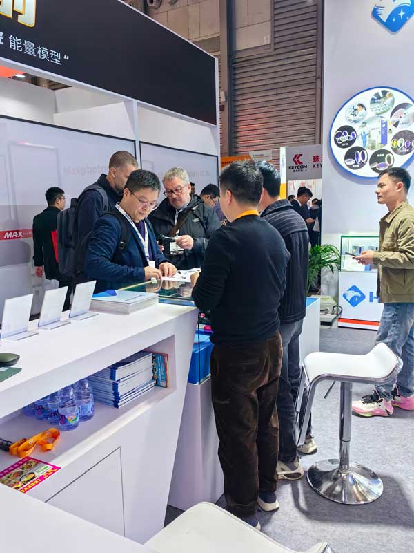 華鵬艾偉2025慕尼黑上海光博會(huì)